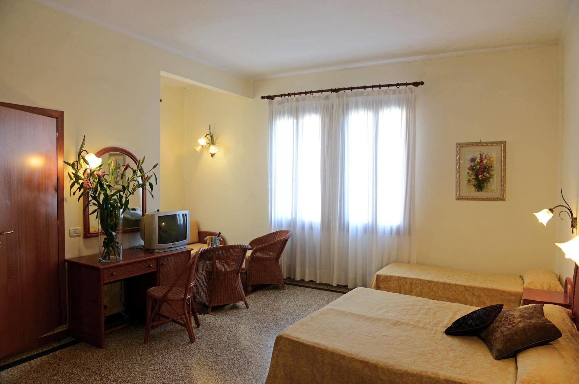 HOTEL VILLA ORIO E BEATRICE 3 7422 RUB